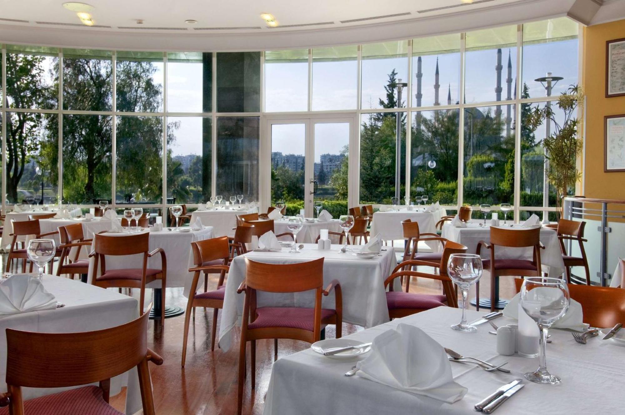 Adana Hiltonsa Hotel מראה חיצוני תמונה